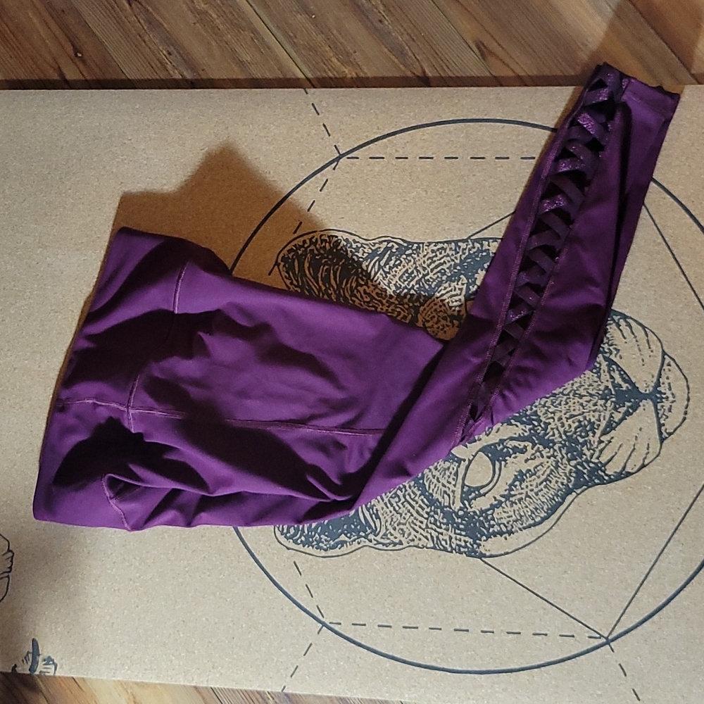 Super cute purple Victoria secret sport knockout leggings size small/short